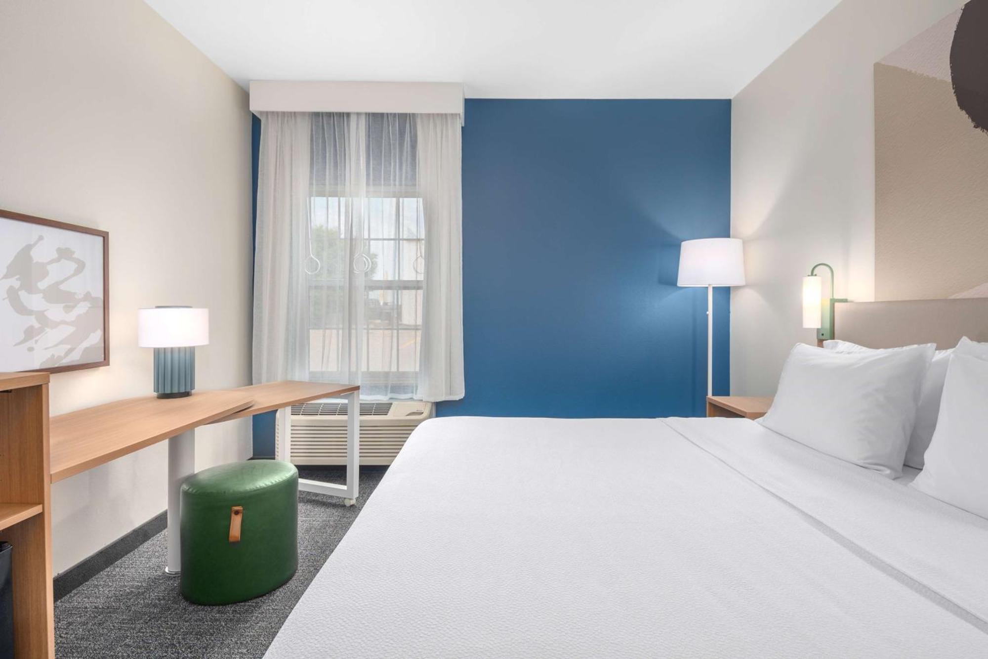Spark By Hilton Minot Exterior photo