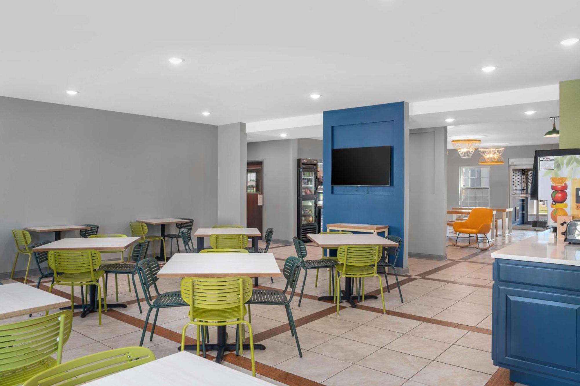 Spark By Hilton Minot Exterior photo