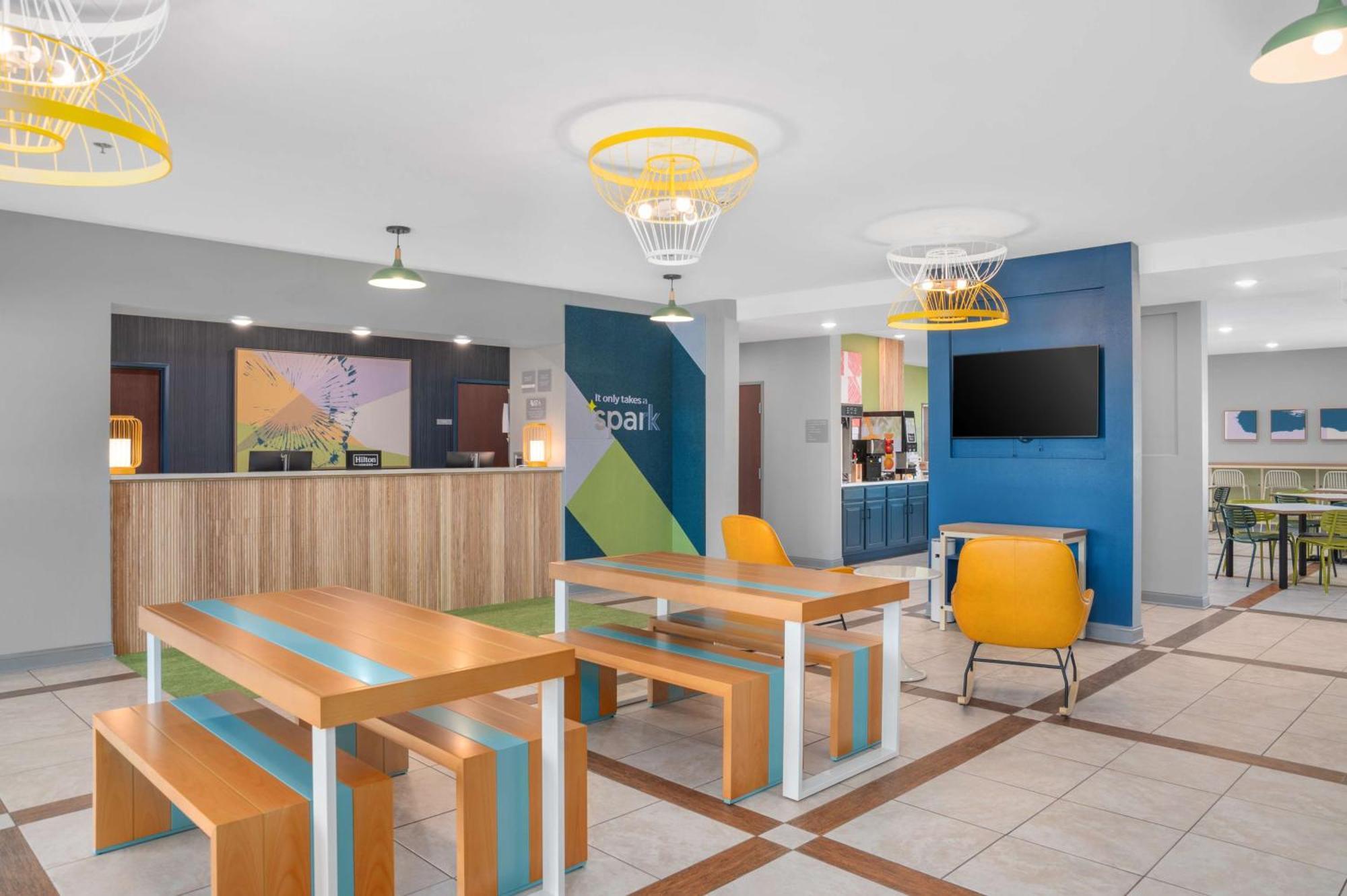 Spark By Hilton Minot Exterior photo
