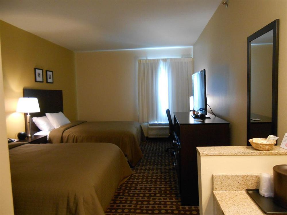 Spark By Hilton Minot Exterior photo