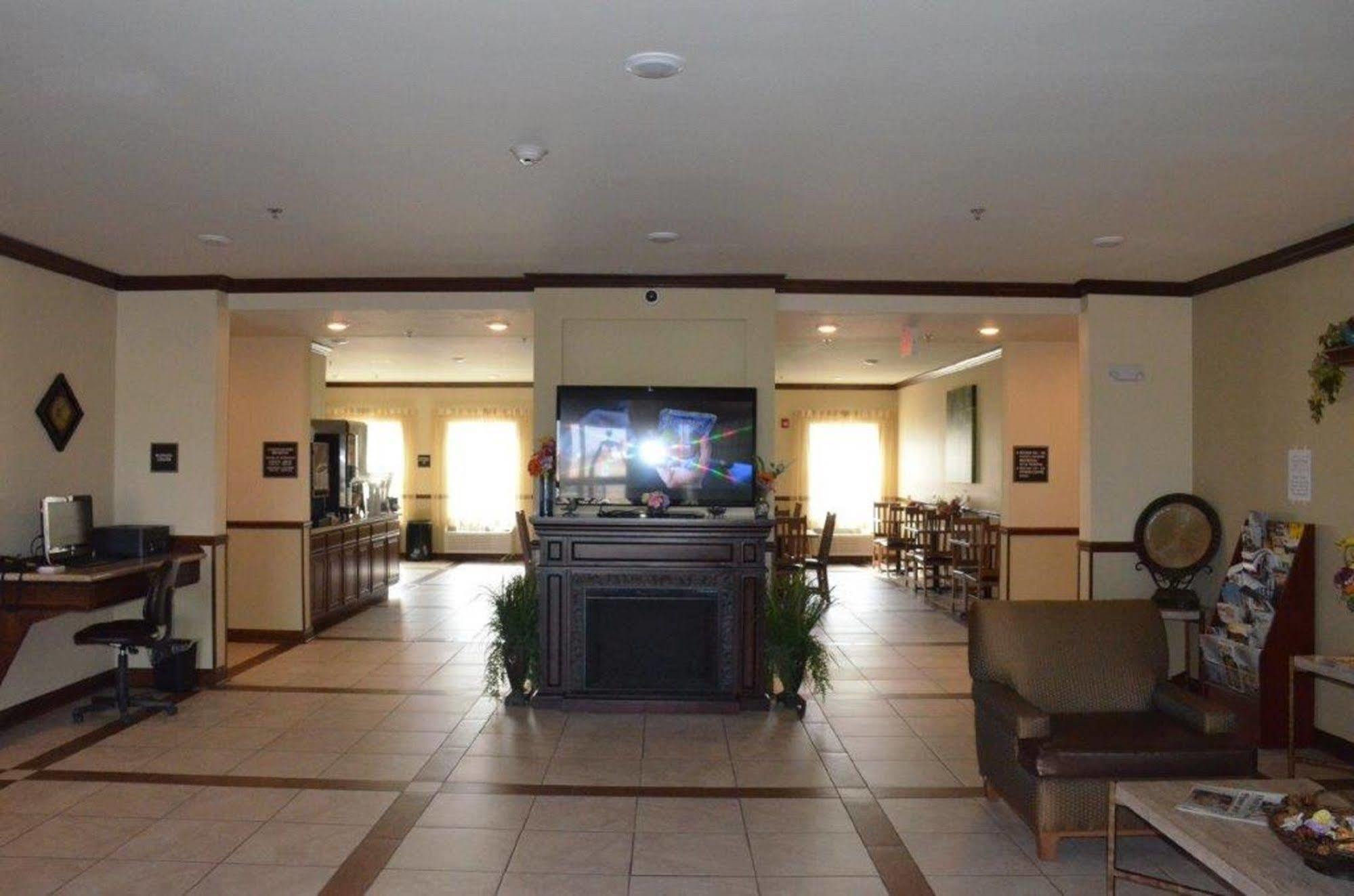Spark By Hilton Minot Exterior photo
